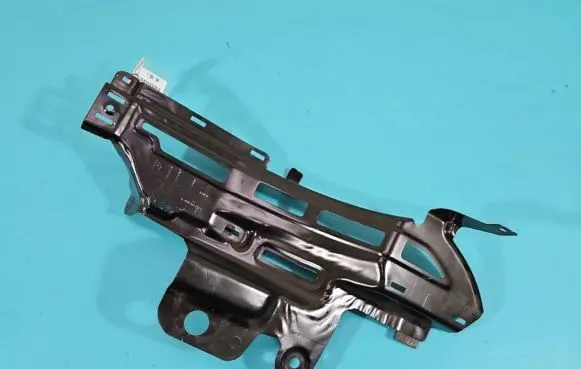 Land Rover Discovery Sport Other engine bay part FK72-101184-A IMPRK1360746