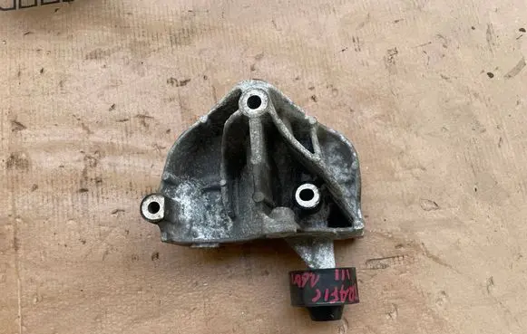 Renault Trafic III (X82) Generator/alternator bracket 117105508R
