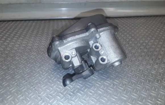 Volkswagen PASSAT B6 Intake manifold valve actuator/motor 03L129086