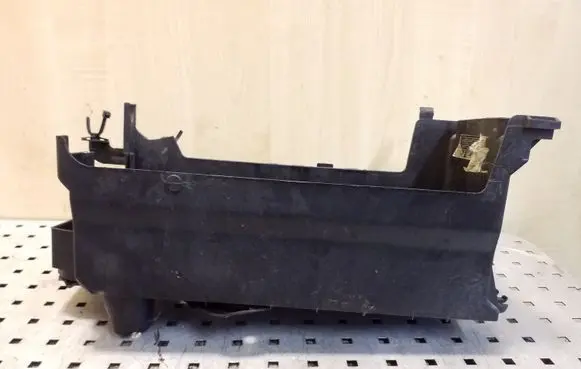 Opel Insignia A Battery box tray 13448185