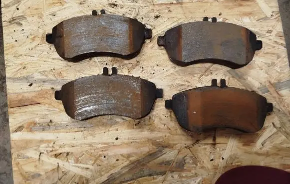 Mercedes-Benz C W204 Brake pads (front) 90R02A01124