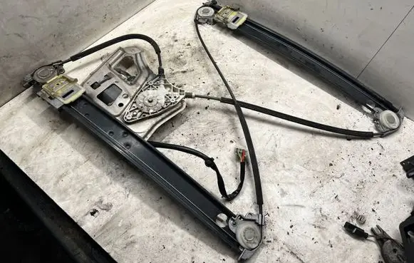 Mercedes-Benz S W220 Front door window regulator with motor 2207200446