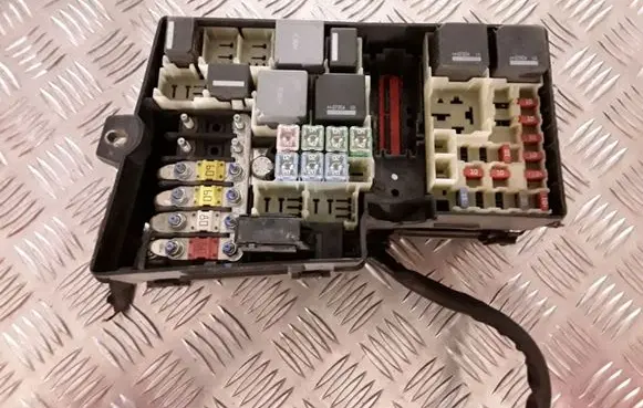 Ford Focus C-MAX Fuse module 6M5T14K733 7K83467070215