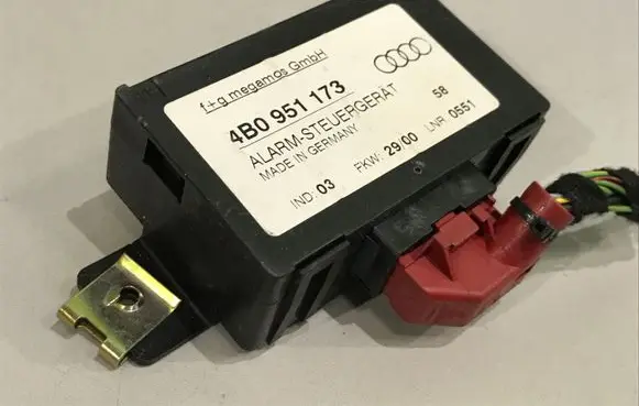 Audi A4 S4 B5 8D Alarm control unit/module 4B0951173