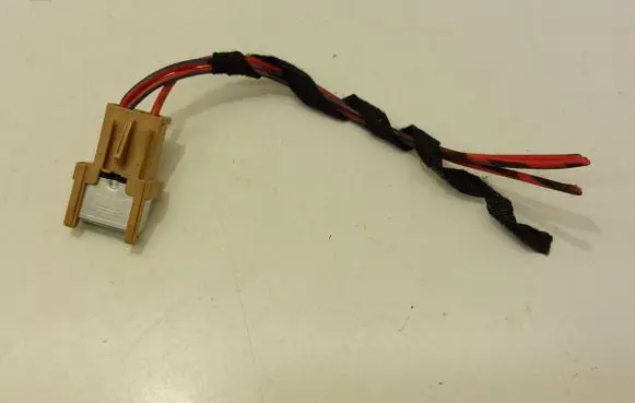 Audi A4 S4 B7 8E 8H Fuse 443937105A 4A0937530