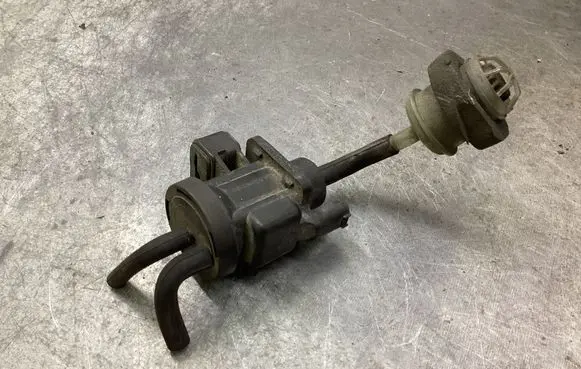 Mercedes-Benz C W203 Turbo solenoid valve A0005450527