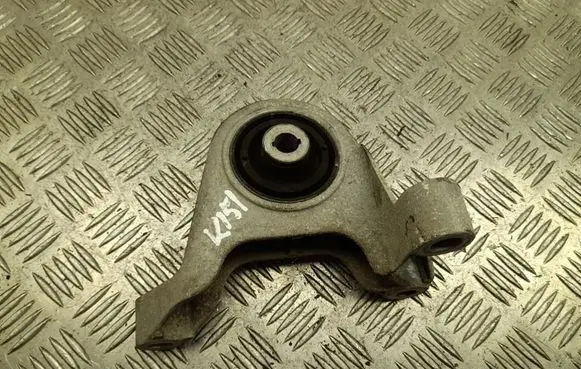 Engine mount bracket