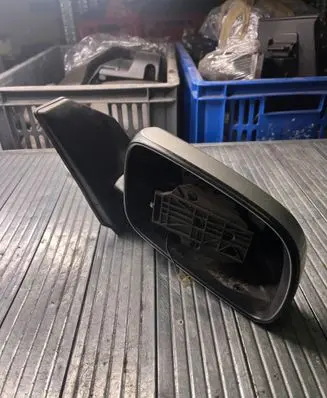 Toyota Corolla E120 E130 Front door electric wing mirror E11015829