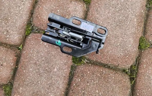 Opel Combo E Rear door lock