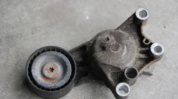 Citroen Jumpy Generator/alternator belt tensioner 115KM
