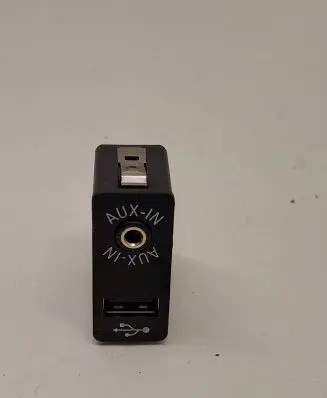 BMW 5 F10 F11 AUX in-socket connector 9237653