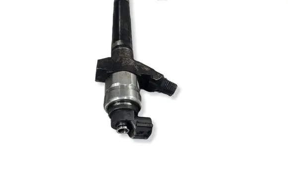Opel Vectra C Fuel injector 6C1Q9K546AC 05H40387