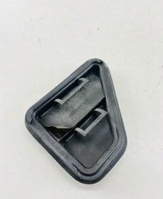 Porsche Boxster 986 Quarter panel pressure vent 054029B