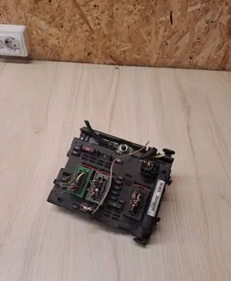 Peugeot 307 Fuse module 9650664080 33808757