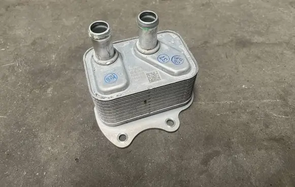 Volvo XC40 Transmission/gearbox oil cooler V576277 T250318 P5511690281