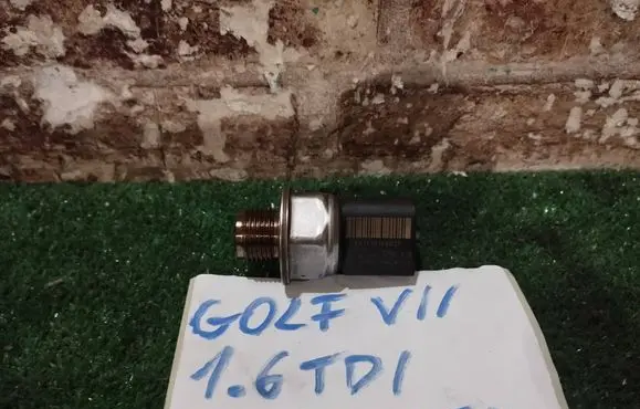 Volkswagen Golf VII Fuel pressure sensor 04L906054