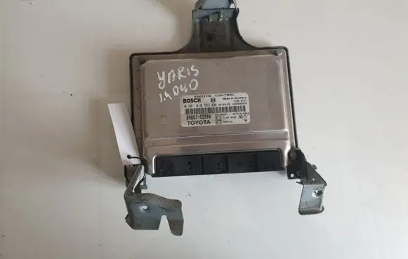Toyota Yaris Engine control unit/module 0281010563