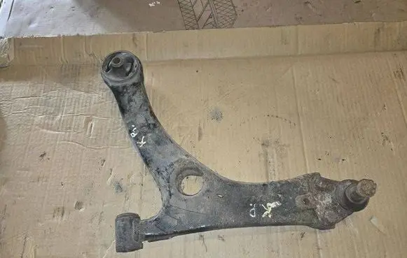 Toyota Corolla Verso AR10 Front lower control arm/wishbone 