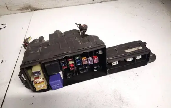 Toyota Avensis T220 Fuse box set