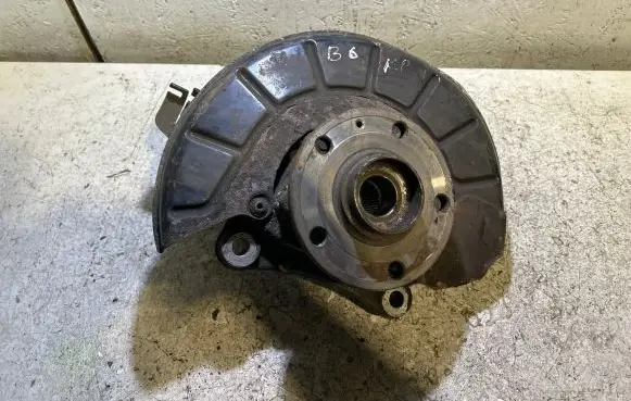 Volkswagen PASSAT B6 Front wheel hub