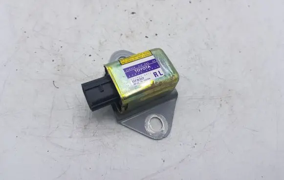 Toyota Land Cruiser (J120) Airbag deployment crash/impact sensor 8983360010 1879000471