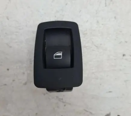 BMW 1 E81 E87 Electric window control switch 6945874 15939900 2707A