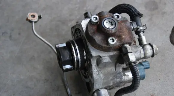 Mazda CX-5 Fuel injection high pressure pump SH0113800D