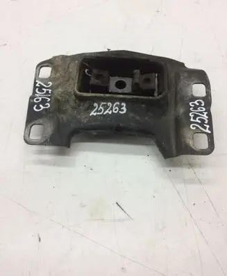 Ford Focus Gearbox mount 3M517M121