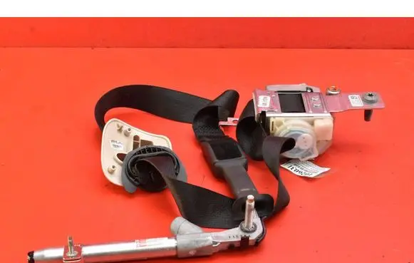 Tesla Model S Front seatbelt 1018788-00-A