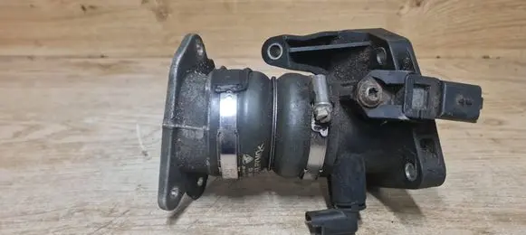 Ford Focus Mass air flow meter 7V2Q9J444AD