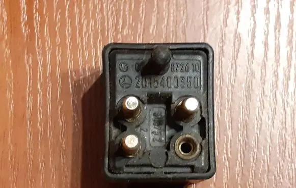 Mercedes-Benz E W124 Other relay 2015400350 1690