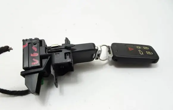 Volvo V60 Ignition lock AH4N15607AE 28227917 3659AV01125