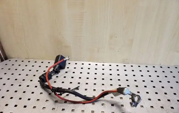 Volkswagen Golf Plus Positive cable (battery)