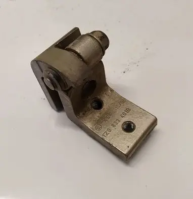 Skoda Octavia Mk2 (1Z) Rear door lower hinge 1Z0833401B