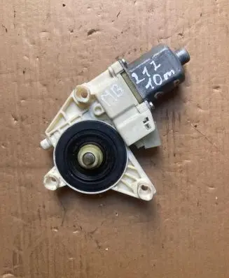 Mercedes-Benz E W212 Front door window regulator motor A2048200142 971219100
