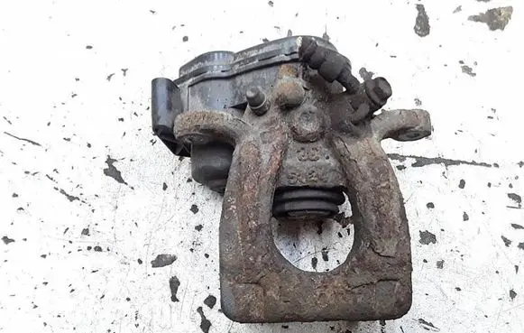 Nissan X-Trail T32 Rear brake caliper 32353311C