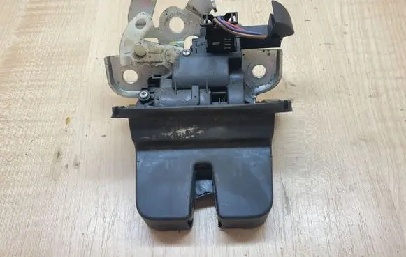 Skoda Superb B6 (3T) Tailgate/trunk/boot lock/catch/latch 3T9827520