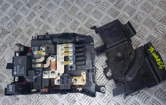 Volkswagen Touareg I High voltage junction box 