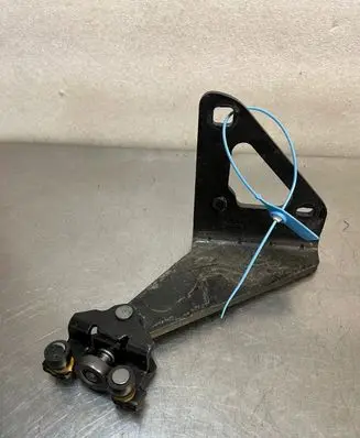 Renault Trafic III (X82) Sliding door lower roller guide/hinge 