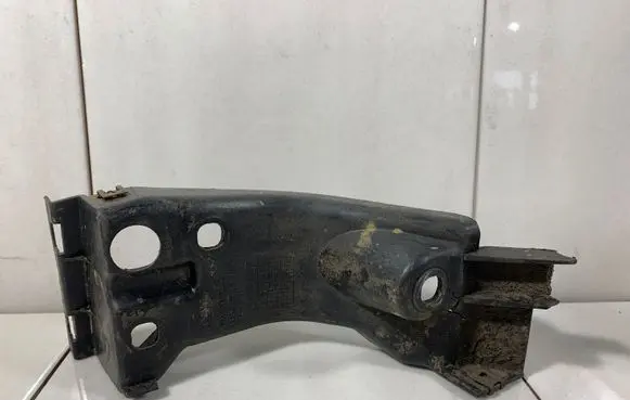 Audi A8 S8 D3 4E Fender mounting bracket 4E0853922C