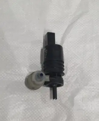 Volkswagen PASSAT B8 Windscreen/windshield washer pump 1K6955651 3122789