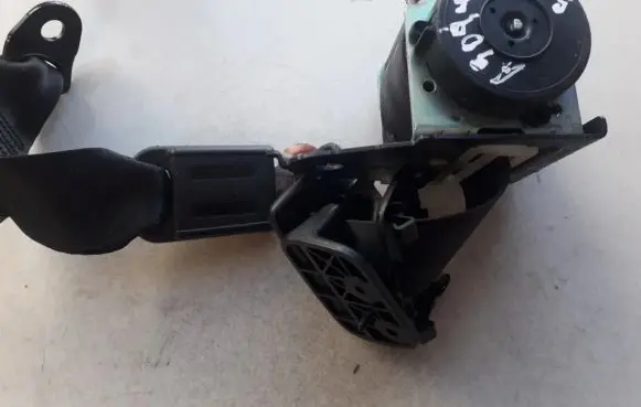 Toyota Avensis T270 Rear seatbelt 609311300B 100426