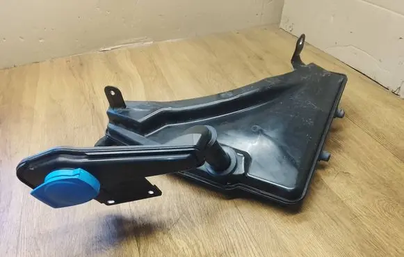 Porsche Macan (95B) Windshield washer fluid reservoir/tank 95B955451B 95B955449A