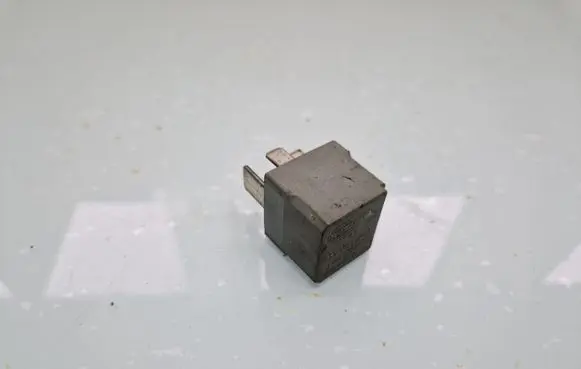 Mercedes-Benz E W211 Other relay A0025422619 4RA00779307
