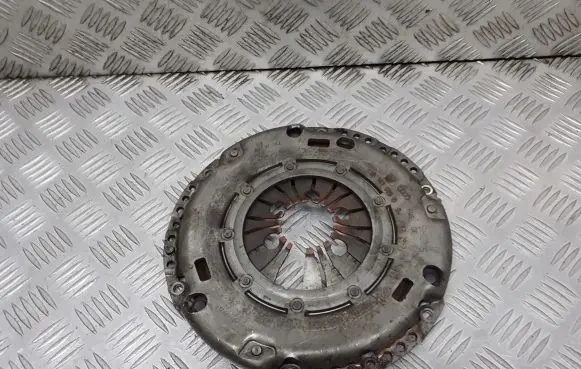 Volkswagen Polo IV 9N3 Pressure plate 038141025D