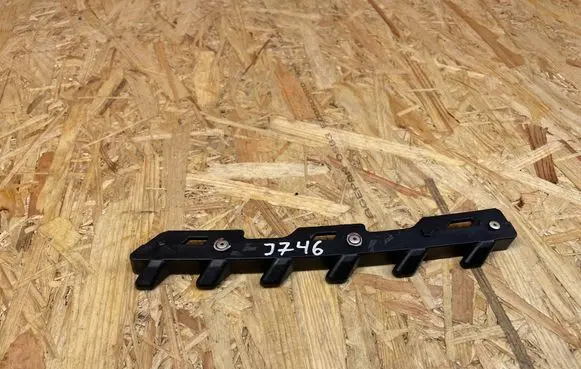 Front bumper mounting bracket