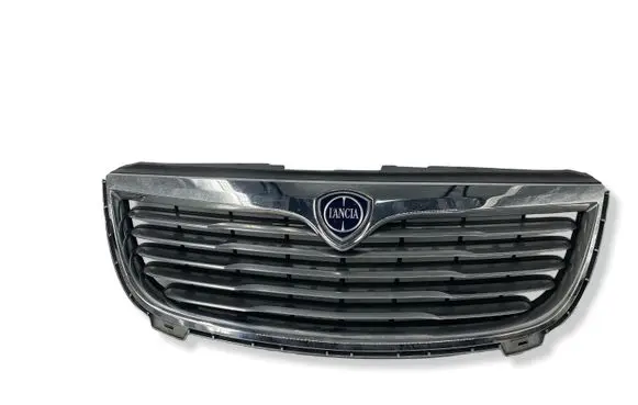 Chrysler Voyager Front bumper upper radiator grill 11RTC1150M