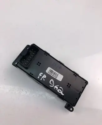 Hyundai i10 Electric window control switch 93570B4100