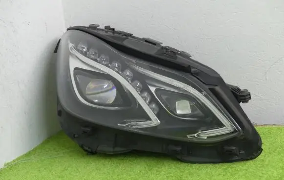 Mercedes-Benz E W212 Headlight/headlamp 2129063203