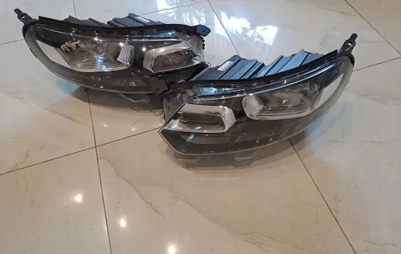 Opel Vivaro Headlights/headlamps set 